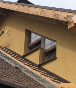 Треугольный окна с ламинированным шпросом.