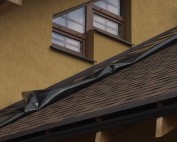 Треугольные окна с ламинированным шпросом.