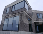 Остекление загородного дома фасадным алюминием Alutech Alt F50 и пластиковыми окнами Veka Spectral
